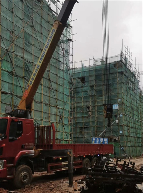 达川区“慢工细活”—— 吊车的 “微动控制” 技术