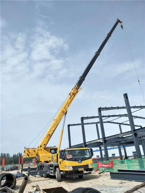 达川区超高层建筑钢结构吊装案例